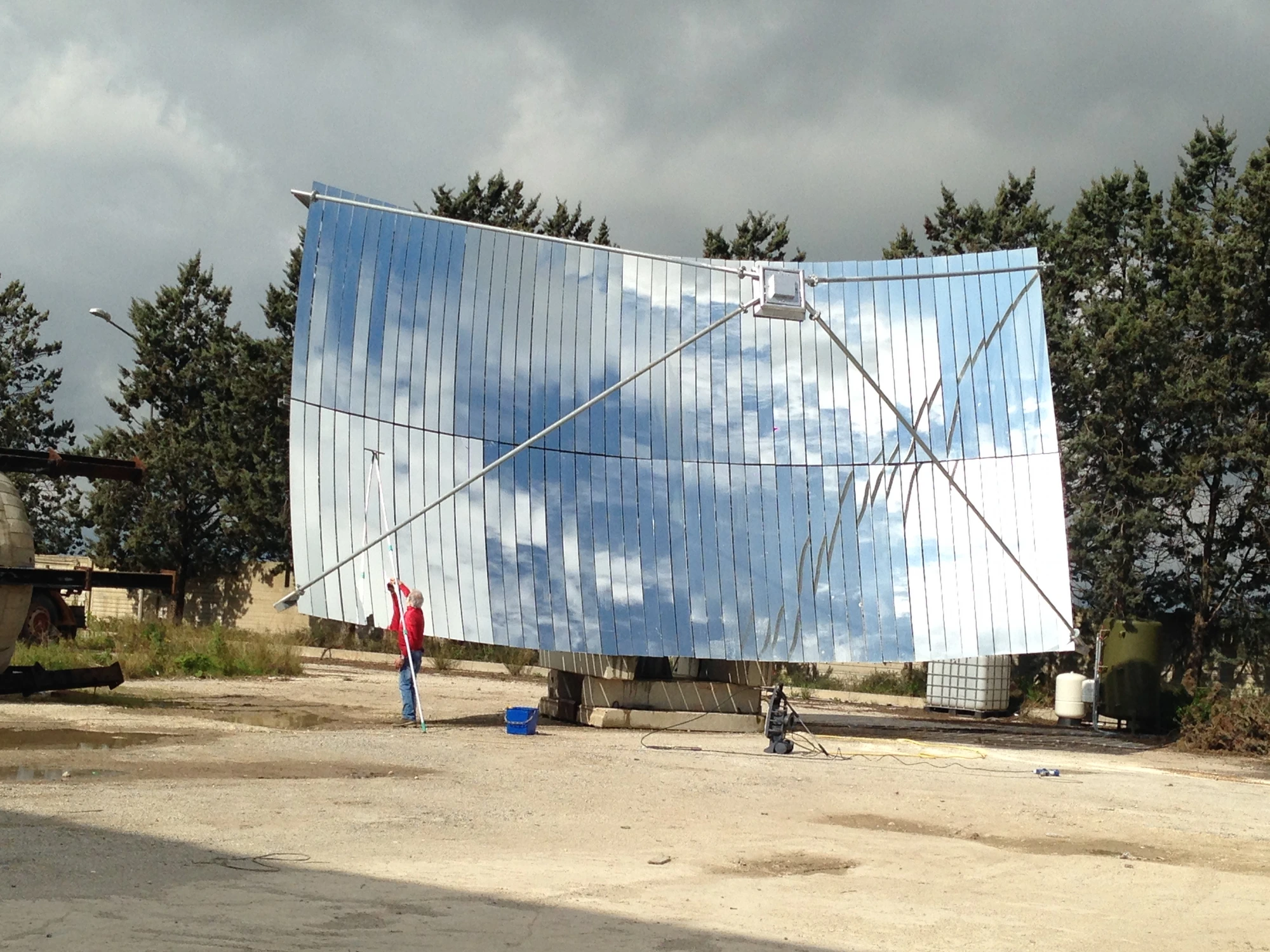 Il campo specchi — 49,9 m² di superficie riflettente
